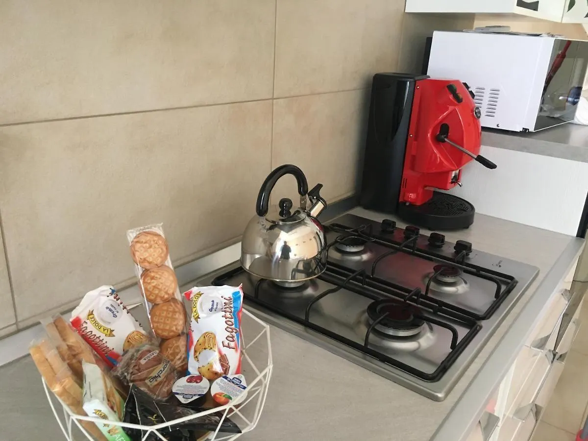 Holiday House Katane Aeroporto di Catania Fontana Rossa 0*,  Italia