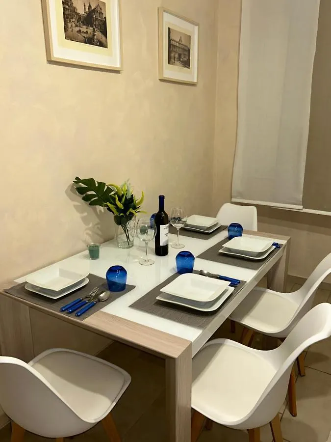 Holiday House Katane Aeroporto di Catania Fontana Rossa 0*,
